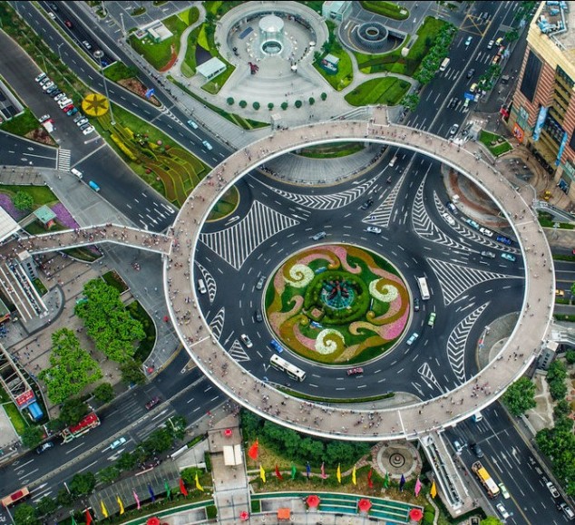 Shanghai-Roundabout-e1349174379844-634x579
