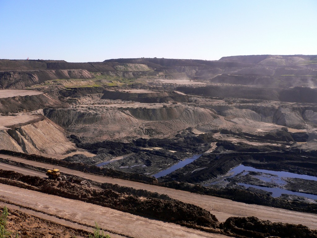 Coal_mine_in_Inner_Mongolia_002