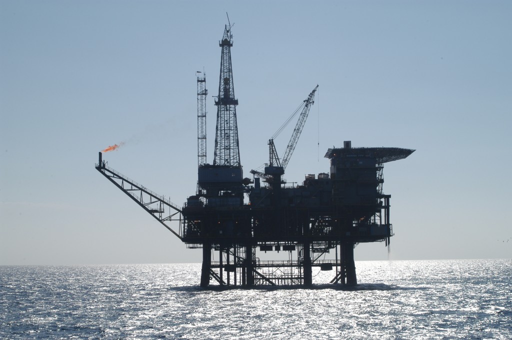 Oil_platform_091756.3-lg