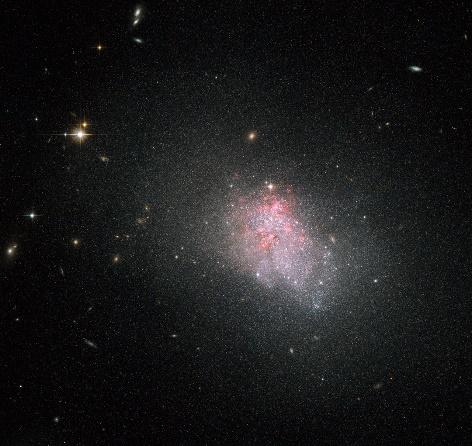 Korrapäratu galaktika NGC 3738 Suure Vankri tähtkujus